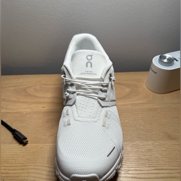 On Running White Sneakers Minimalist Design Everyday Wear - Picture 12 of 12